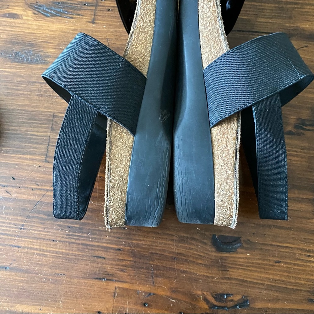 Munro‎ elastic double strap black sandal w/ Birkenstock footbed size 9 - Picture 10 of 14